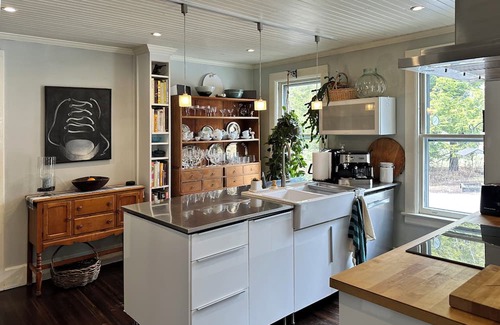 Manchester Center House | In Town Delight!