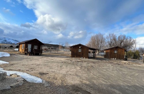 Almo Cabin | Cabin 6 at the Almo Inn, right by City of Rocks National Park and Castle Rock ID