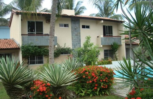 Vilas do Atlantico Apartment | Large furnished studio apartment near Vilas beach
