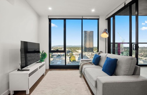 Box Hill Apartment | Luxury & Cozy Box Hill living | Shared Pool & Gym
