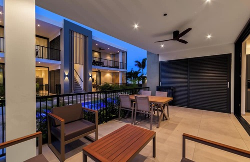 Marie Pampoen Apartment | Mambo Apartments! Modern luxury apartments, 750m from Mambo Beach beach!
