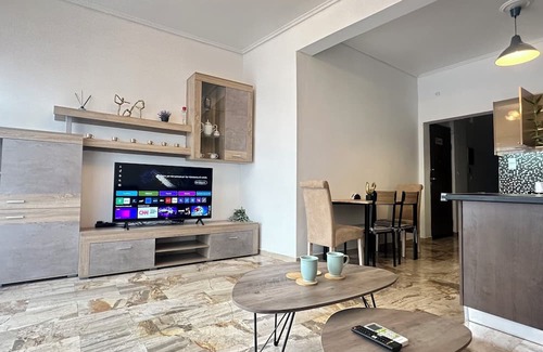 Dafni-Ymittos Apartment | 2-bedroom modern apartment near metro to Acropolis