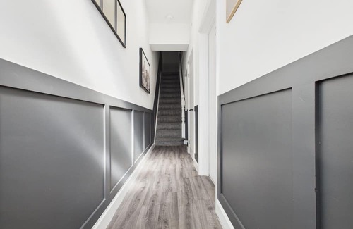 Darlington House | Montrose, 6 Bedroom Modern House