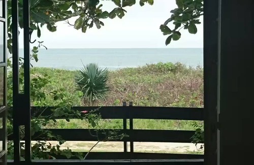 Guaratuba Apartment | FACING THE SEA literally