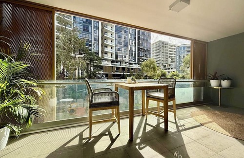 Mascot Apartment | Near airport city 2 mins to train, cafes, stores w parking