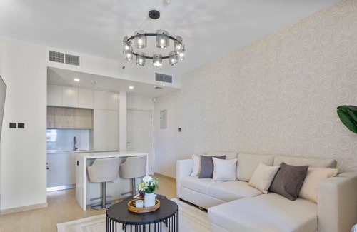 Jumeirah Lake Towers Apartment | Stylish 1 Bedroom near metro station in JLT