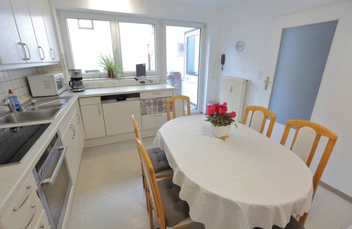 Rhein-Erft-Kreis District Apartment | City Apartment 12b - Located right next to the pedestrian zone and Brühl Palace Park