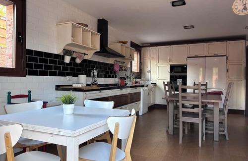 Fresnedillas de la Oliva Villa | Villa Rural de alquiler íntegro para grupos de 25 personas