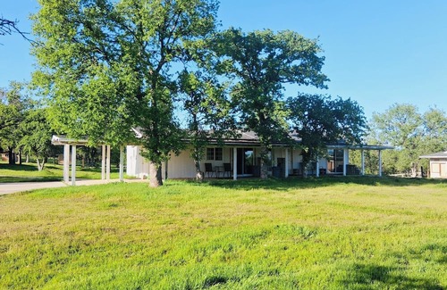 Cottonwood Apartment | #1Cozy Rustic Retreat on a 21 acre Ranch in Cottonwood with WiFi, AC,Yoga Studio