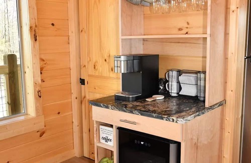 Frenchburg Cabin | Sunsets 4ever Cabin- 360 views 2-bedroom cabin with WiFi & Hot Tub