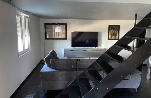 Sancheville Apartment | Homerez - Large Apartment in Sancheville