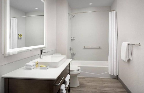 Southcenter House | Seatac Airport Hotel offering Spacious Suites with Kitchens
