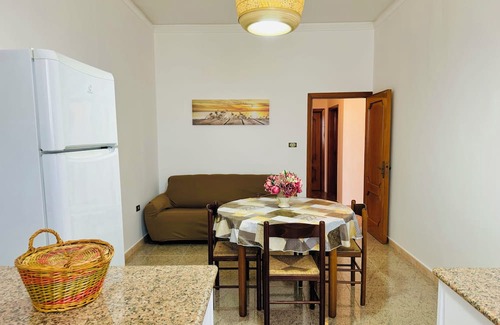 Marina di Mancaversa Apartment | Comfortable Apartment in Marina di Mancaversa, (mezzanine floor)