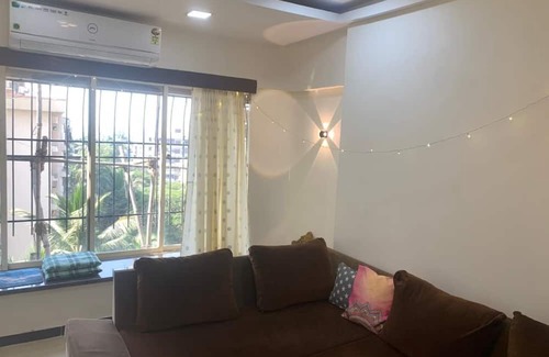 Andheri West Apartment | Cozy Top-Floor Apartment with Sea Breeze
