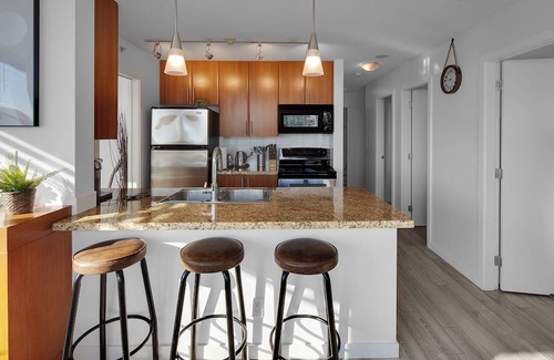 Gastown Condo | Elegance Residence in Downtown/Free Parking/Pet-Friendly