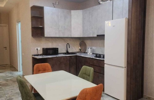 Saburtalo Apartment | Spacious 3-bedroom apartment in charming T'bilisi with WiFi, AC