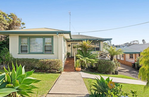 Narooma House | 5 Marine Drive, Narooma NSW 2546