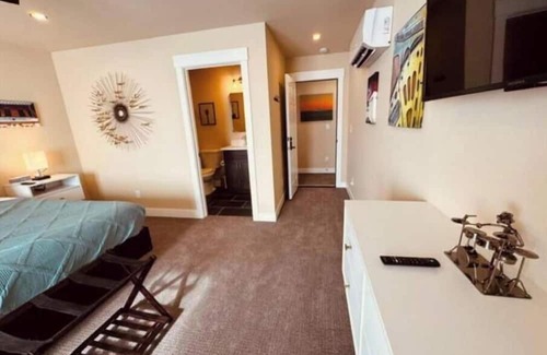 Limon Cabin | Rest & Recharge [Musicians Room #6] Free EV charge