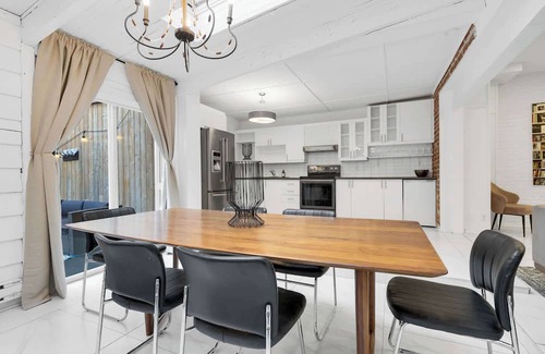 Gay Village Apartment | Spacious & Stylish Downtown Retreat |Hot Tub