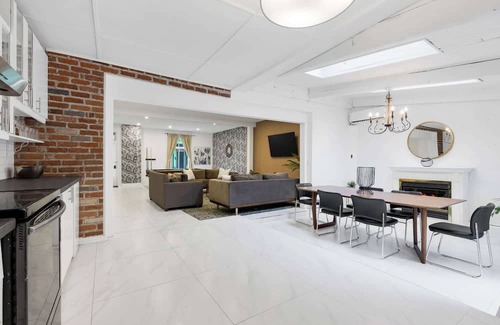 Gay Village Apartment | Spacious & Stylish Downtown Retreat |Hot Tub