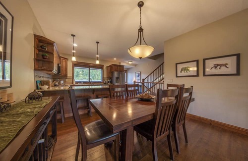 East Kootenay Apartment | Timberstone Ski-In/Ski-Out Retreat with Hot Tub