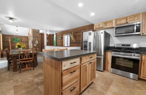 Upper Moonridge House | Great Family Space- Spa + Game Room, 3 mi. to Lake