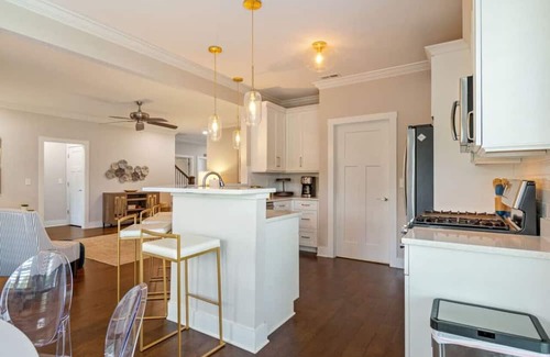 Winchester House | Lakin It Easy-Pool, Twin Creeks Marina, & Dry Creek Beach