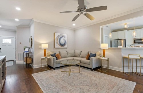 Winchester House | Lakin It Easy-Pool, Twin Creeks Marina, & Dry Creek Beach