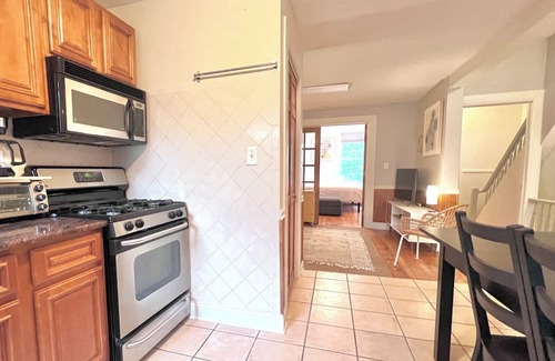 Historic Downtown Apartment | Beautiful large apartment, fast commute to NYC, Laundry, Parks!