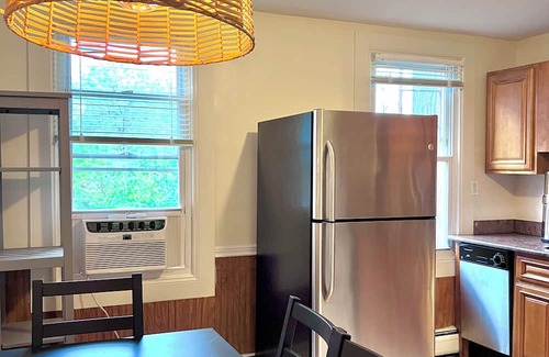 Historic Downtown Apartment | Beautiful large apartment, fast commute to NYC, Laundry, Parks!