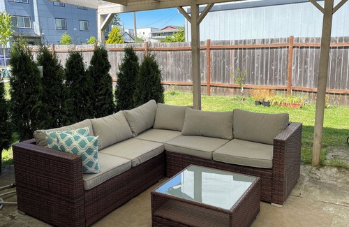 South Tacoma House | Family Travel Hub near Mall and Transit