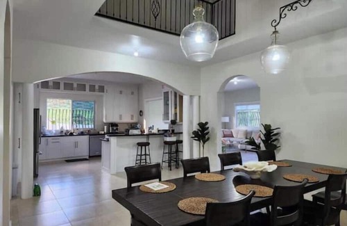 Stewart Town House | Huntley Mansion.6 Bedrooms-8 Beds-6 bathrooms.Pool