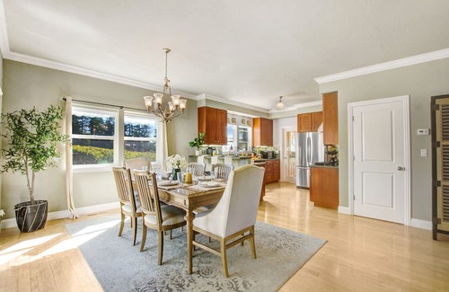 Windsor House | Luxury Estate Awaits: Your Ultimate Vineyard Escape