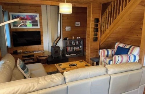 Llanbedr Cabin | Luxury 3 bedroom, 3 bathroom lodge with hot tub