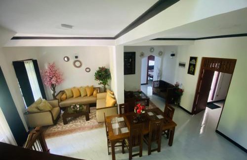 Harispattuwa Hotel | Hotel White House