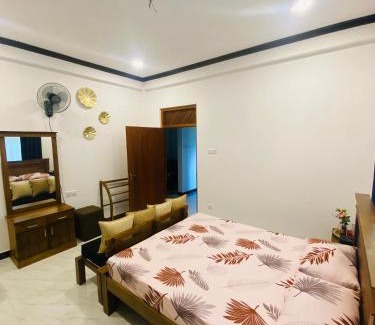 Harispattuwa Hotel | Hotel White House