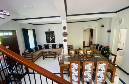 Harispattuwa Hotel | Hotel White House