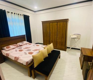 Harispattuwa Hotel | Hotel White House