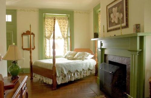 Stanardsville Bed & Breakfast | The Lafayette Inn & Restaurant