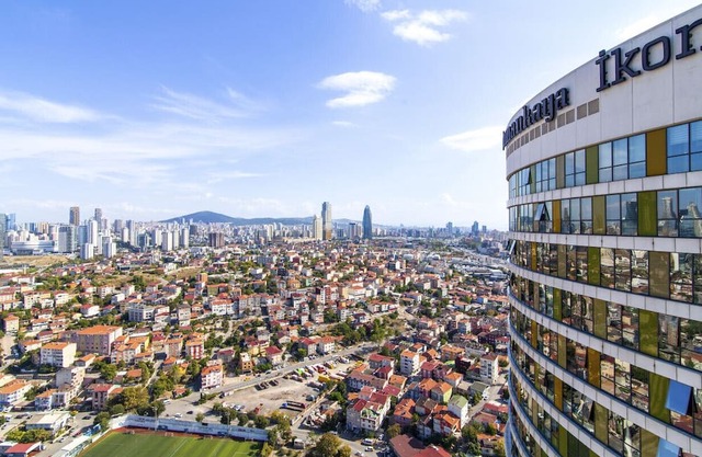 Central Flat with Amazing City View in Atasehir