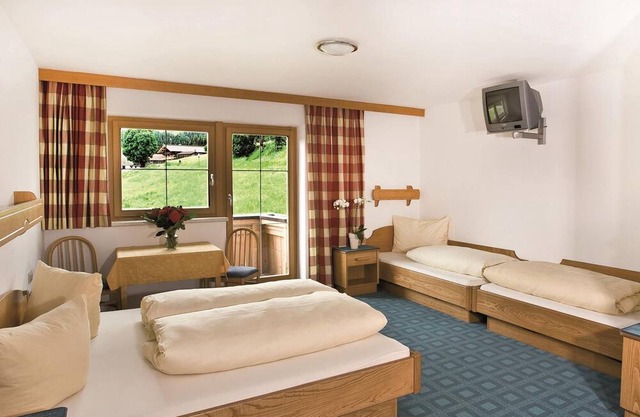 Familienzimmer im Gästehaus - Gasthof Almhof