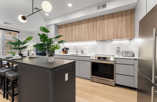 Luxury 1BR Next to Broadway Southie 3797