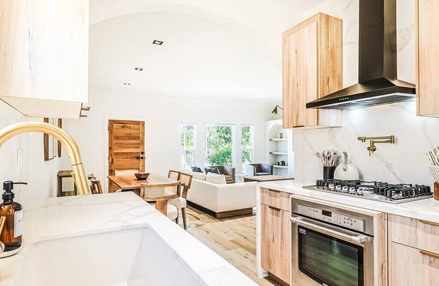LA Retreat: Stylish 3BR Villa