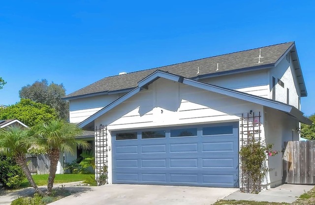Cali Life – Stylish 4 BDR w/Private Pool, Less than 15 Mins to Beach!
