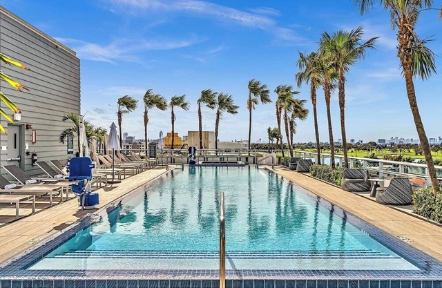 King Suite balcony water views-Hosted by Sweetstay