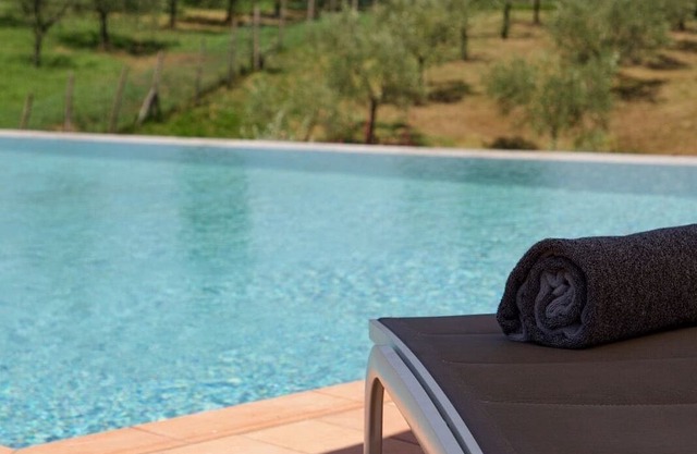 Villa Pacini - just 1,8 km outside Lucca Wall - Pool