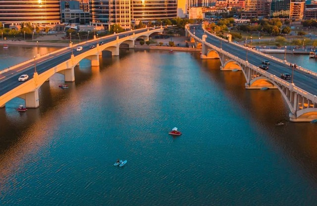 Walk to ASU/Tempe Town Lake/Mill Ave! Huge cozy townhouse w/pool in ❤️ of Tempe!