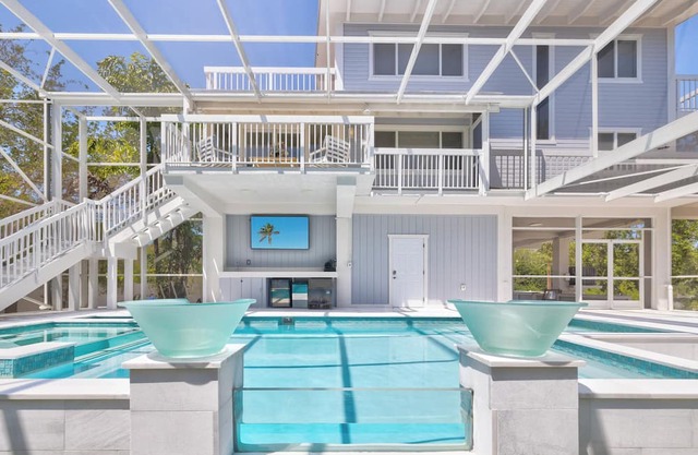 Key Largo waterfront home with a pool! Central to all the best attractions!