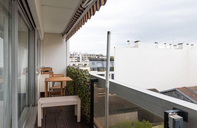Lovely spacious cocoon with balcony