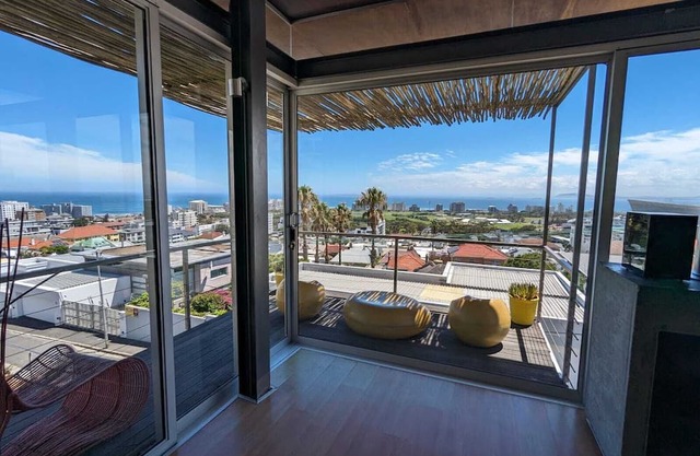 Cape Town Yellow 💛 lifestyle with Sea Views!